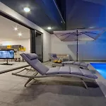 Grace A Luxury In Makarska, Heated Pool ヴィラ